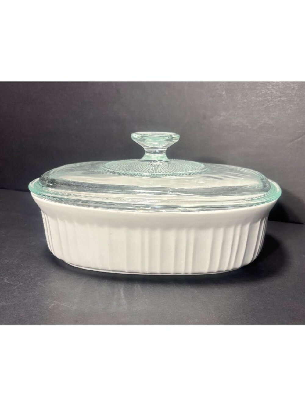 CorningWare French White 1 1/2 Qt Oval Casserole Dish With A Pyrex Glass Lid